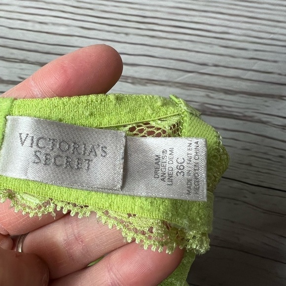 Victoria’s Secret Lime Green Lace Push-up Bra - Picture 7 of 7